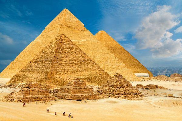 Le piramidi dell'Egitto mentre furono costruite